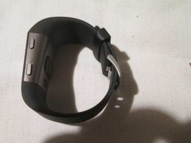 Fitbit Surge GPS смарт часовник.