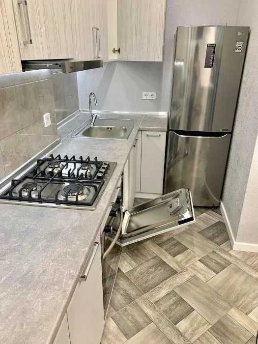 Центр, Чехова/Шевченко, Ойбек, шикарная высокопотолочка 2/2/4