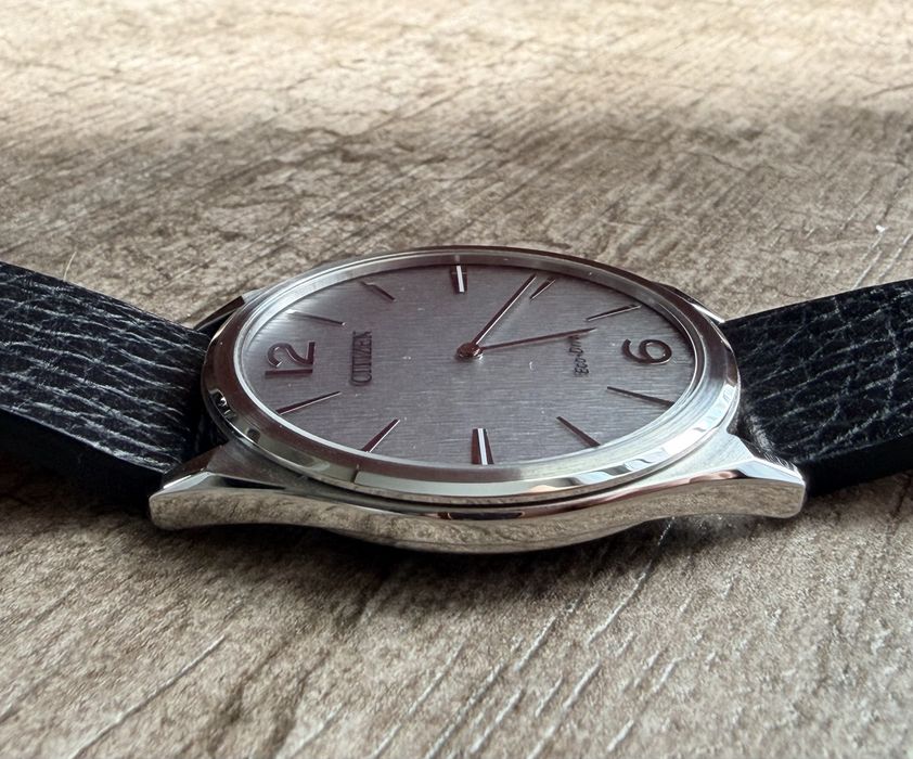 Ceas Citizen Suratto AR3120-16A Eco-Drive Ultra-Subțire 4.7 mm, diametru 38.4 mm, Sapphire Crystal, Stare Excelentă