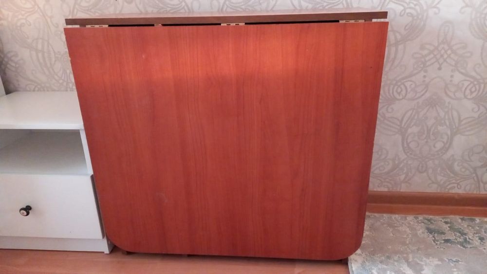 Продам книжный стол