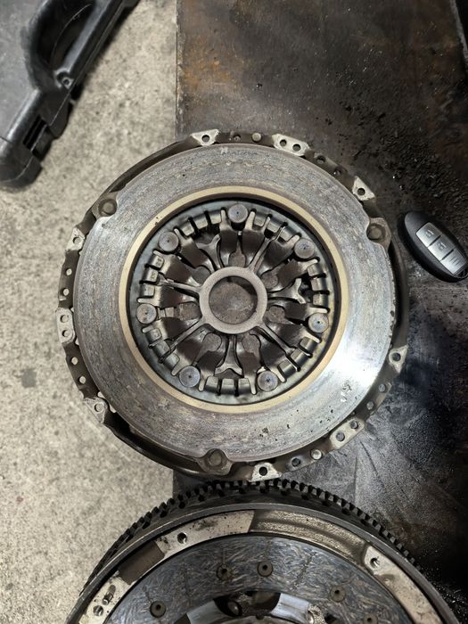 Демпферен маховик/демпфер/Маховик за Nissan Xtrail, Qashqai 1.6dci