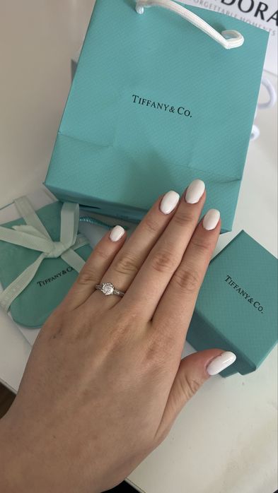 Пръстен с скъпоценен камък