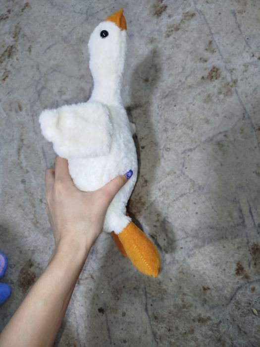 Игрушка в виде гуся.В наличии 1 шт.