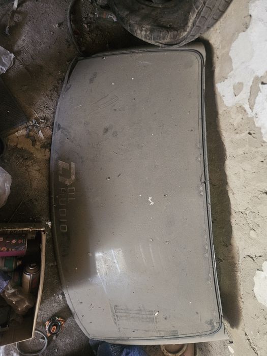 Продается заднее лобовое стекло пассат б3