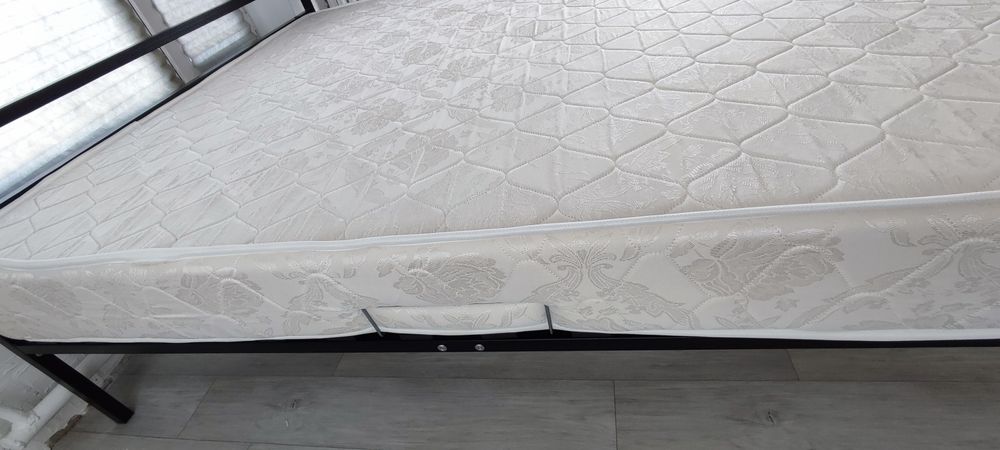 двухспальная кровать