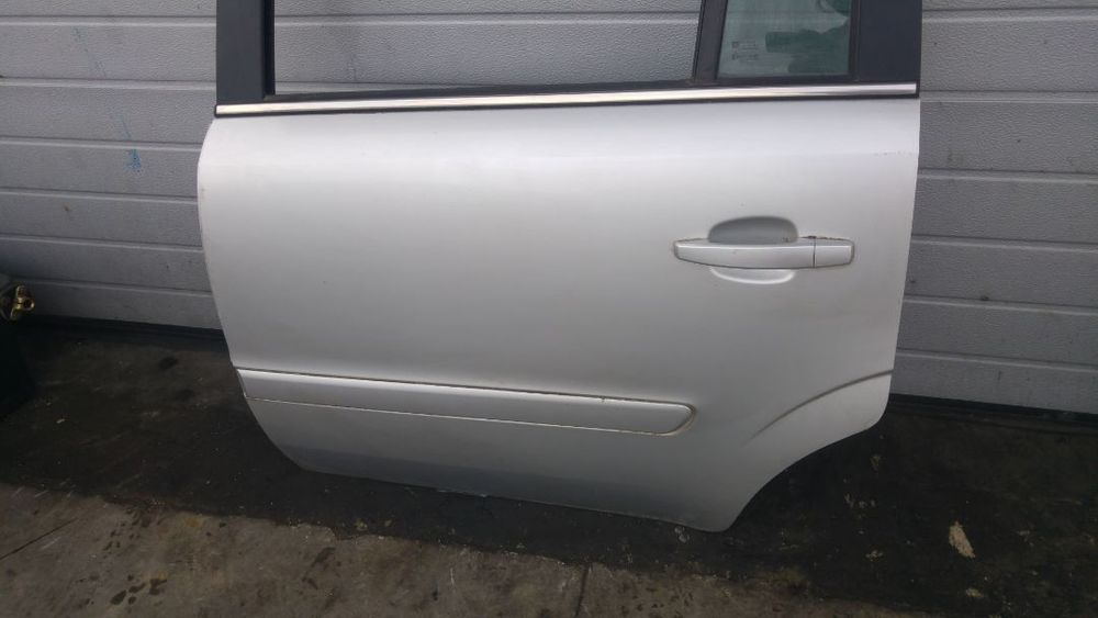 usa stanga spate opel zafira b dupa 2005