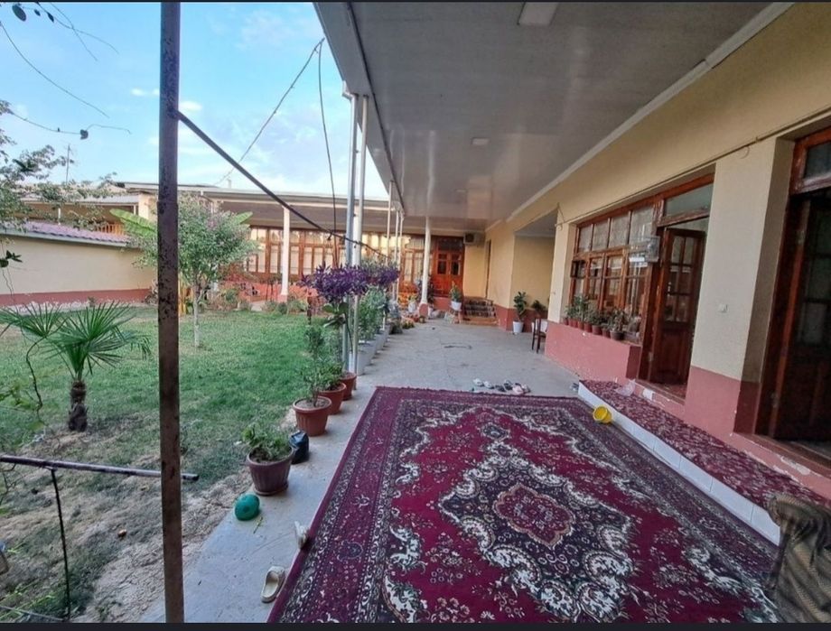 Uchastka sotiladi yoʻl yuzida 6 sotix fasad 30×20 uglavoy