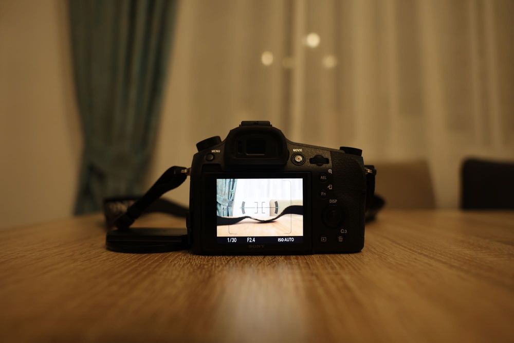 Sony RX10 Mark IV 4 IMPECABIL ZEISS Vario-Sonnar 24 - 600 mm F2.4-4 aparat foto profesional