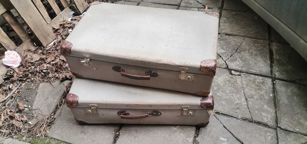 Два Броя Стари Жакардови   Куфари