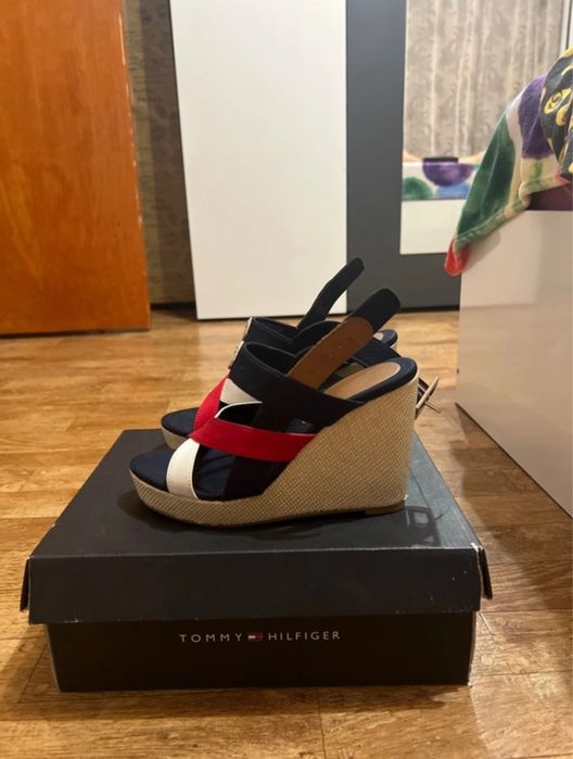 Sandale cu talpa ortopedica Tommy Hilfiger (noi nepurtati)