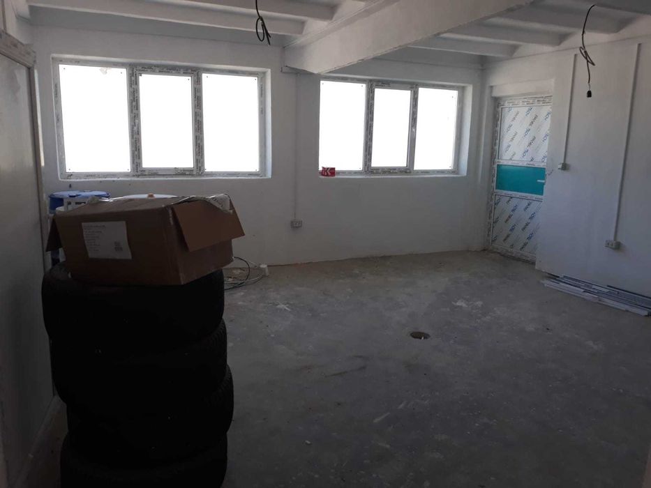 Vand hala de productie/depozitare in suprafata de 350mp, teren 600mp
