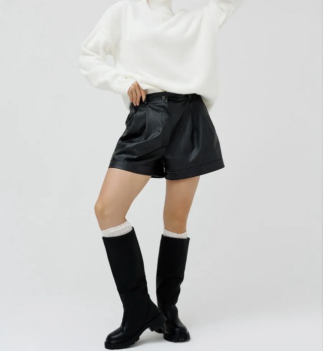Женские кожанные классические шорты