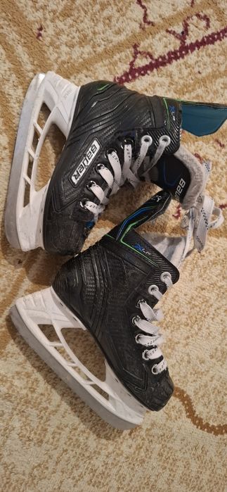 Продам детские хоккейные коньки Bauer