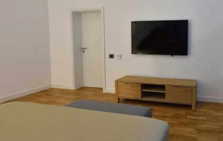 Дава се под наем Тристаен апартамент в Пловдив, Кючук Париж - 80 кв.м за 255 € - Снимка #2