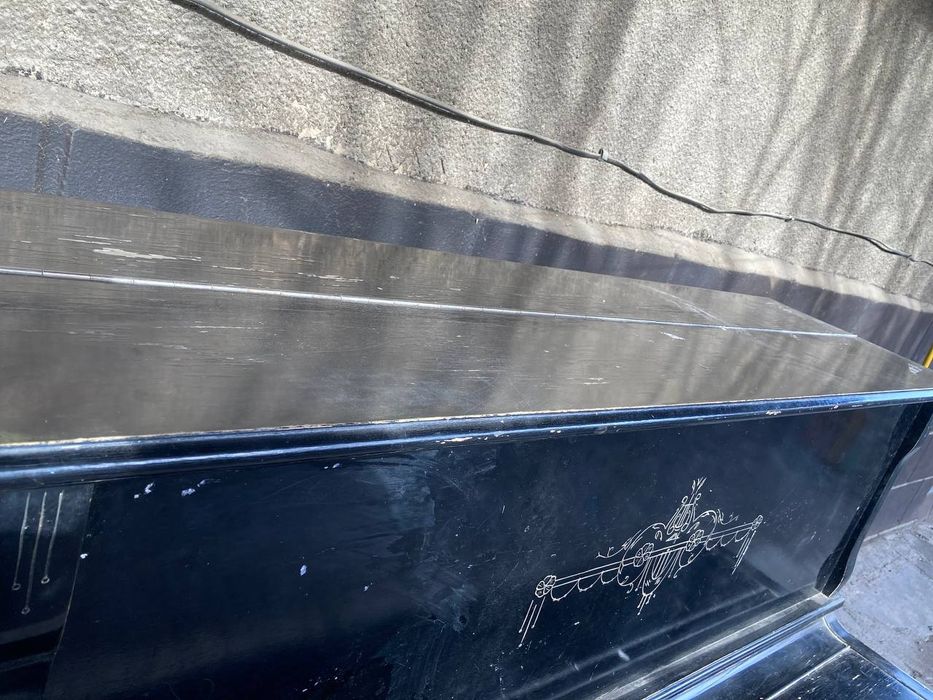 Продаю  пианино.