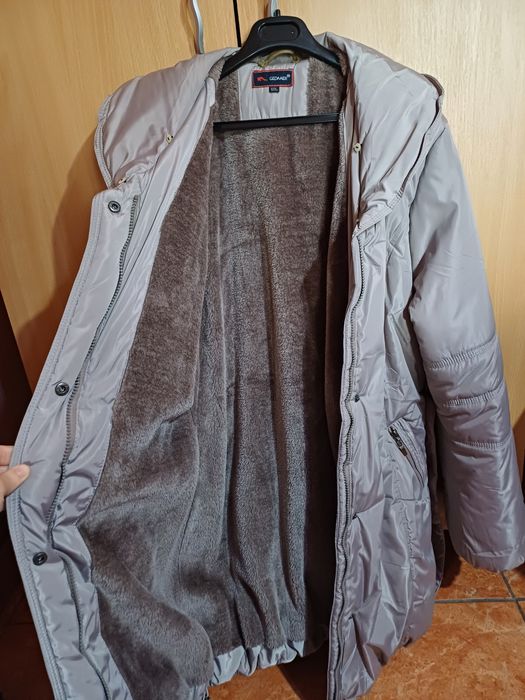Vand geaca groasa și lunga, de femei, XXL, ca noua.