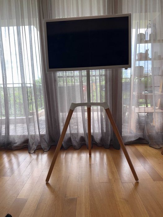TV Samsung 80cm + Suport TV de podea Nedis Otel