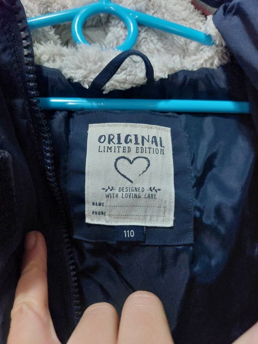 Geaca fetite C&A ,marime 110 ,lungă, foarte groasa