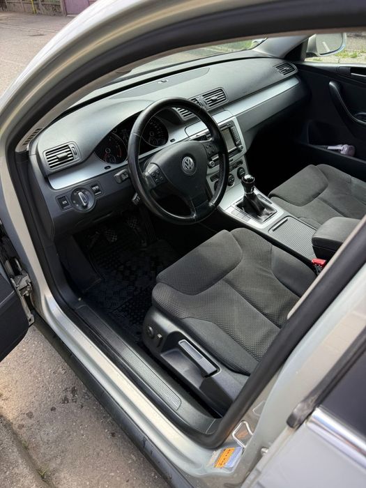 Vând Volkswagen Passat