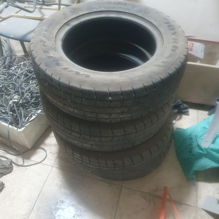 Продам зимние шины ( липучки) пробег примерно 10000 км