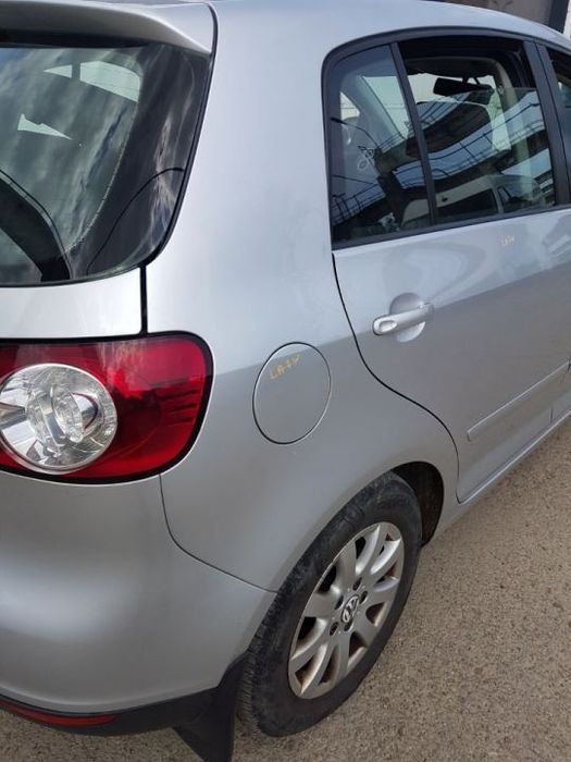 Aripa Dreapta Spate VW Golf 6 Plus 2008 - 2012 Cod Culoare LA7W