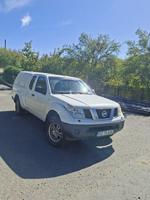 Vând nissan navara