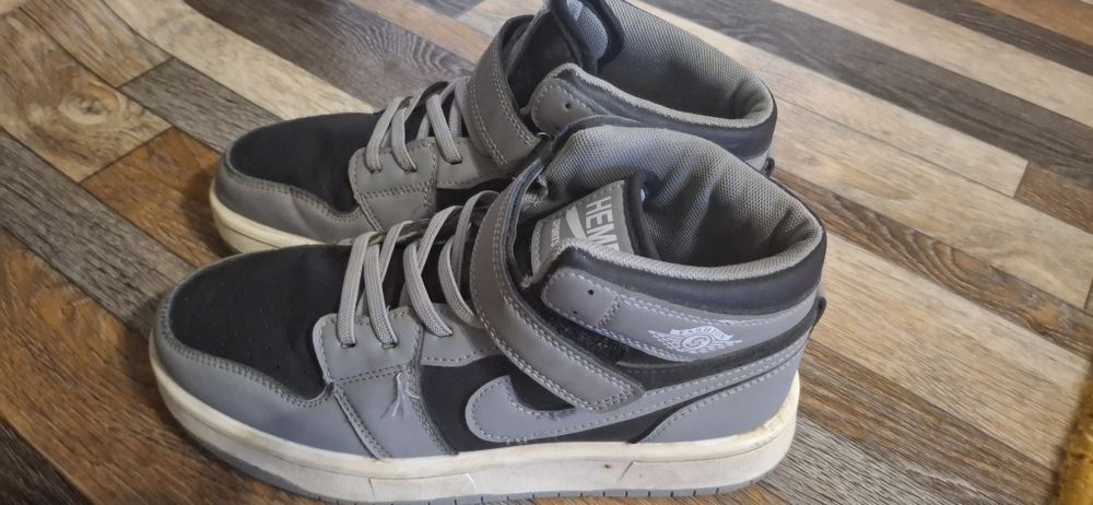 Тёплые кроссовки