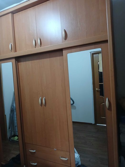 Продаю шкаф в прихожую