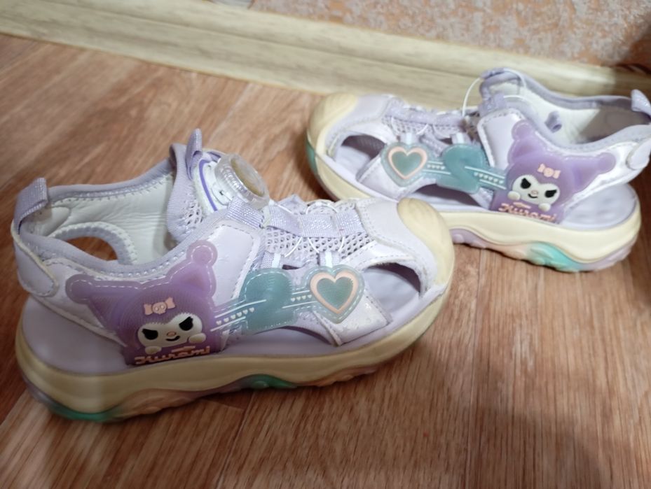 Продам обувь девочковую