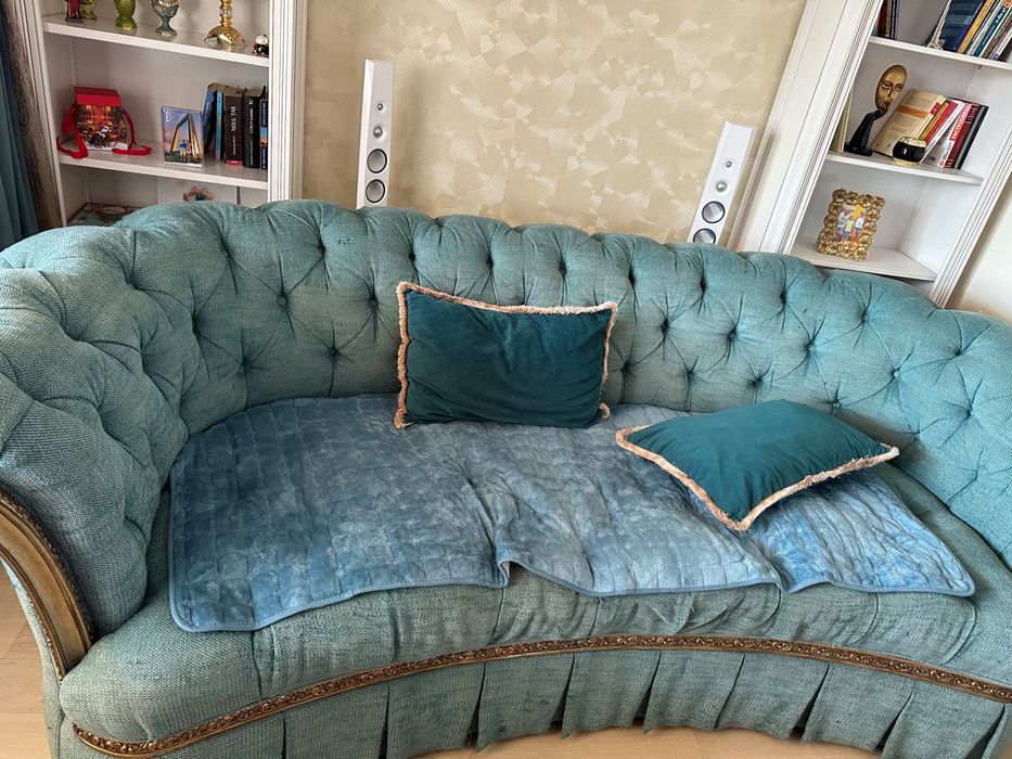 Canapea Chesterfield s  , 2 fotolii  , masa si 6 scaune  total 4000 l,