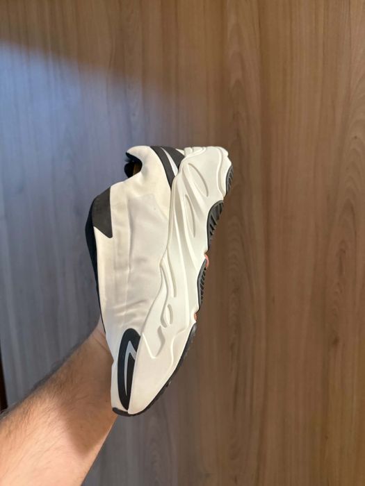 Yeezy 700 Analog 38 2/3