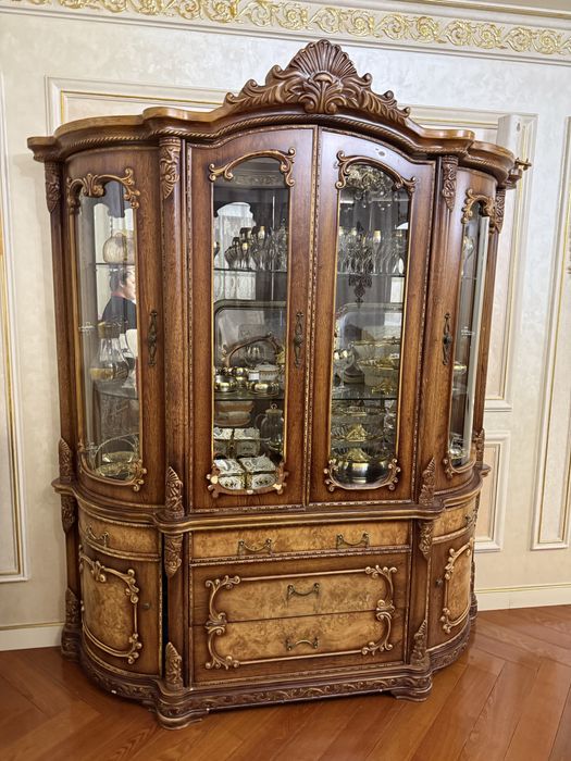 2 серванта коричневые