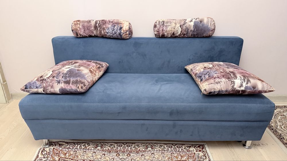 Диван синий велюр