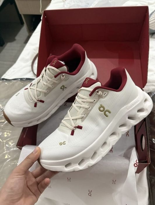 Кросовки новые белые