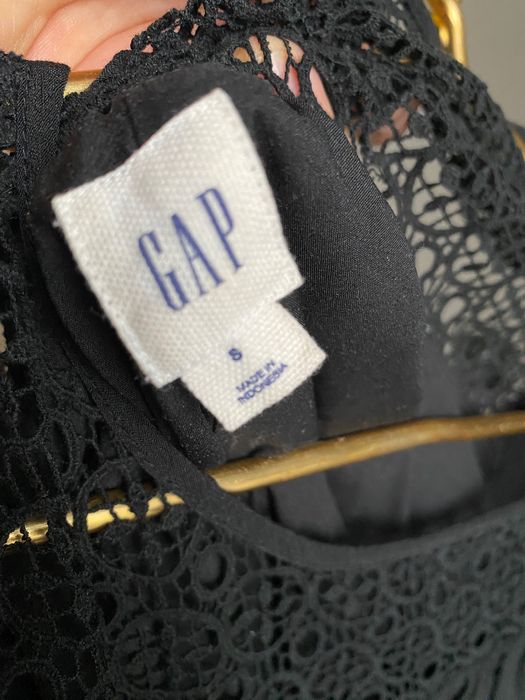 Черное платье с кружевом