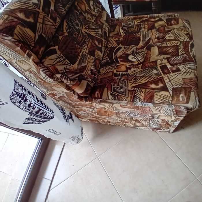 Продавам разтегателен фотьойл.