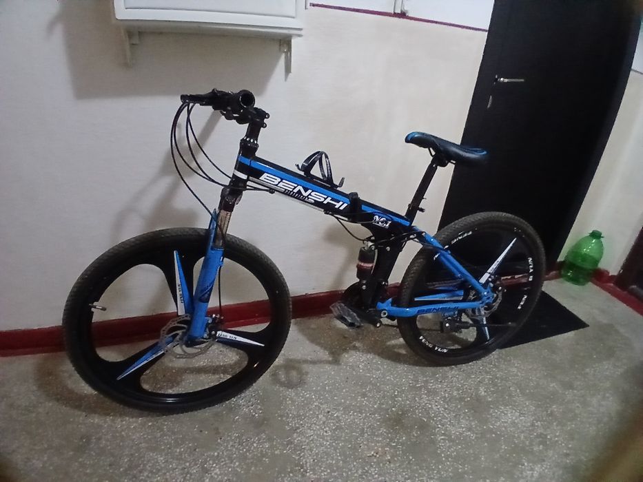 Vand bicicleta,manusi de box si tibiere