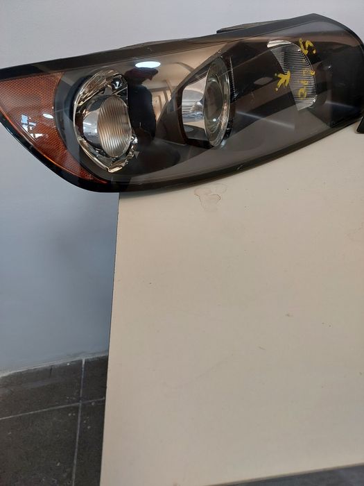 Far Stanga Dreapta Volvo S40 V50 negru si pe gri European