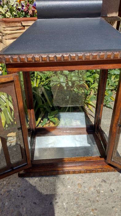 Винтидж поставка за свещ. Дървена къщичка с метален покрив с отвор