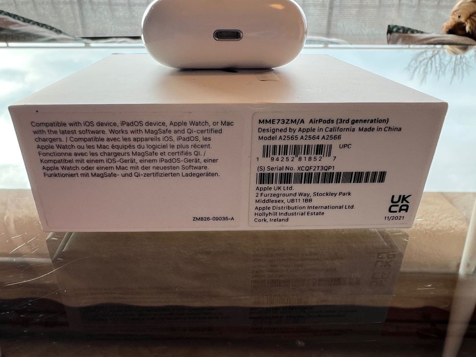 AirPods 3, 3-то поколение оригинални с Lightning кабел