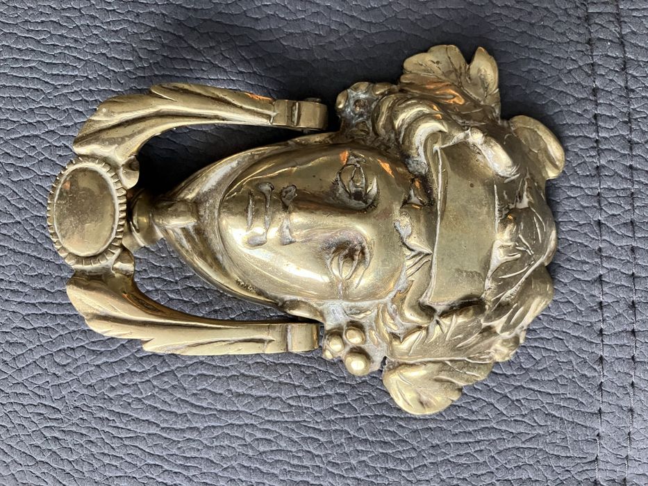 Месингови хлопки за врата