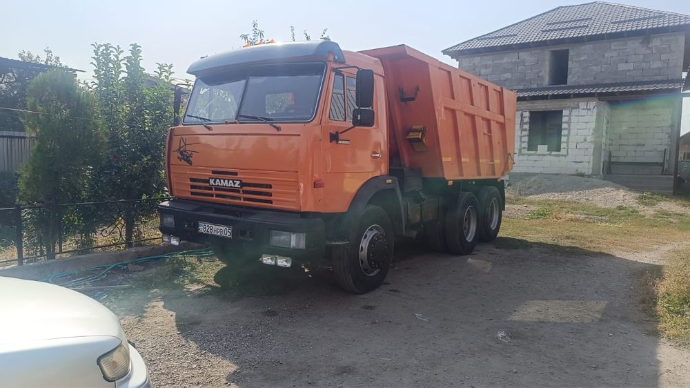 Грузовая машина (самосвал)