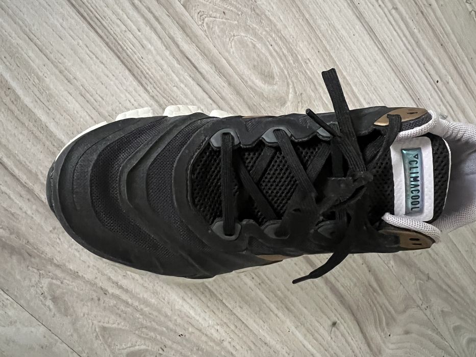 Adidas climalight.Изключително подходящ модел за летните жеги.Идеално проветрив и омркотем модел с буст пяна за амортизация