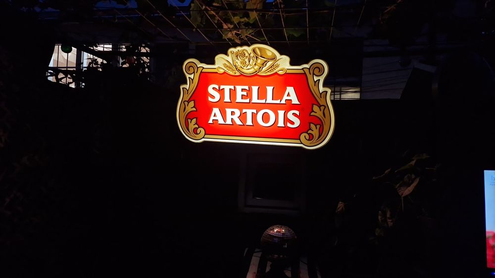 Светещи реклама и хладилник Red Bull