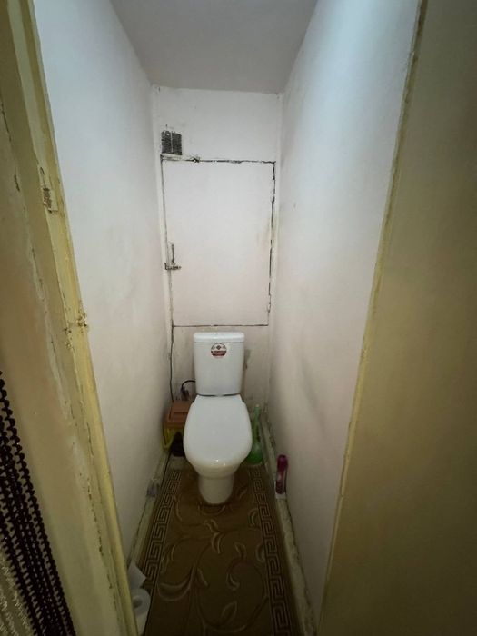 2/5/5 (5 этаж). Сергели 4. Квартира 57 м², дом панельный. Метро 800 м