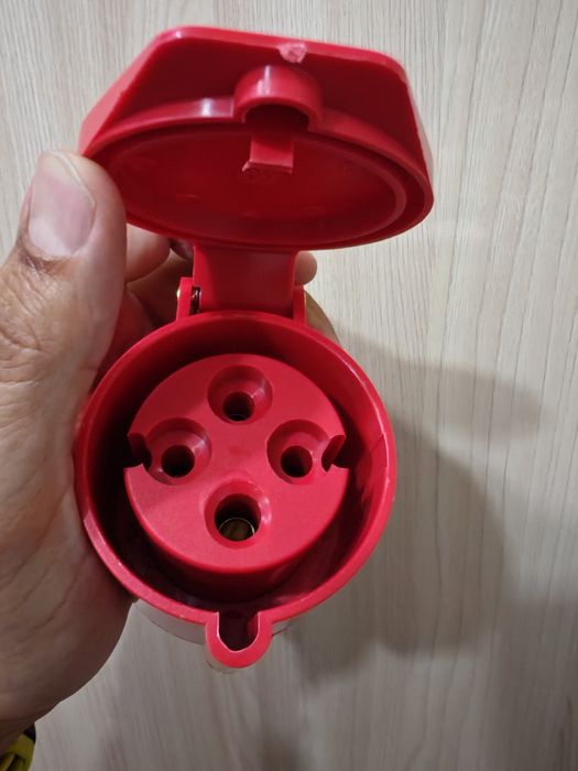 Розетка 380 Вольт + Вилка 380 Вольт