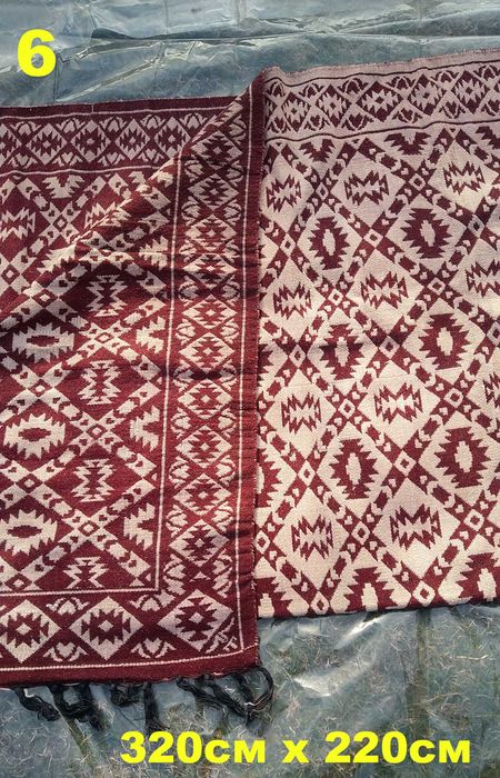 Битови черги и килими, ръчно тъкани.