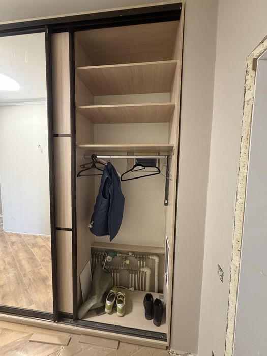 Продается шкаф встроеный в отличном состоянии