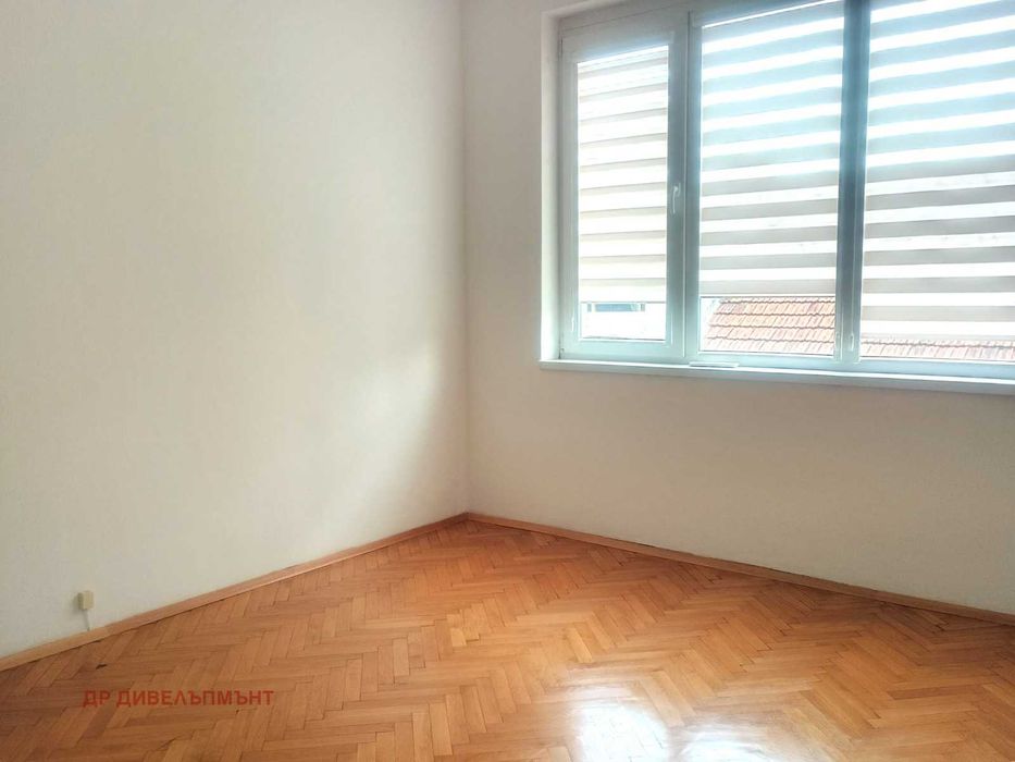 Дава се под наем Четиристаен апартамент в София, Център - 150 кв.м за 1019.49 € - Снимка #2