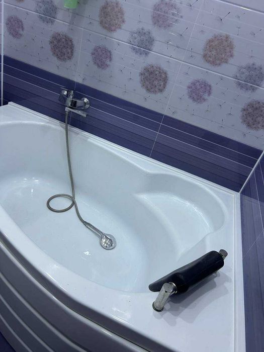 Пристеночные плинтусы/бордюры из акрилового камня для ванной и кухни